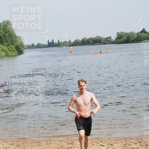 21.06.2025 - 27. Vierlanden-Triathlon MichiJ http://msf.ph/oto/7995825 15.06.2026 09:57:21 Schwimmen 293, 296, 324, 343 meine-sportfotos.de