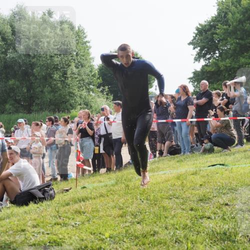15.06.2025 - 27. Vierlanden-Triathlon KatJ http://msf.ph/oto/7995829 15.06.2025 09:55:21 Schwimmen 299, 306, 311, 327, 348, 353 meine-sportfotos.de