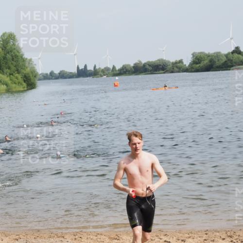21.06.2025 - 27. Vierlanden-Triathlon MichiJ http://msf.ph/oto/7995833 15.06.2026 09:57:21 Schwimmen 293, 296, 324, 343 meine-sportfotos.de
