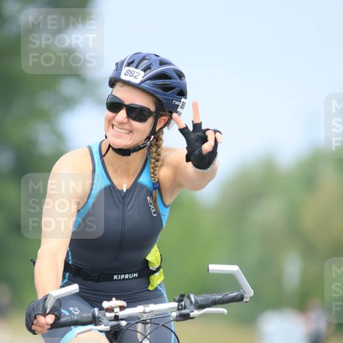 21.06.2025 - 27. Vierlanden-Triathlon H.Heesch http://msf.ph/oto/7995844 15.06.2025 12:18:33 Radfahren 781, 892 meine-sportfotos.de