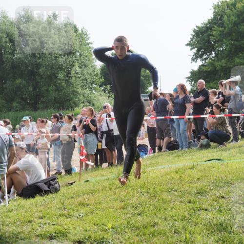 15.06.2025 - 27. Vierlanden-Triathlon KatJ http://msf.ph/oto/7995845 15.06.2025 09:55:21 Schwimmen 299, 306, 311, 327, 348, 353 meine-sportfotos.de