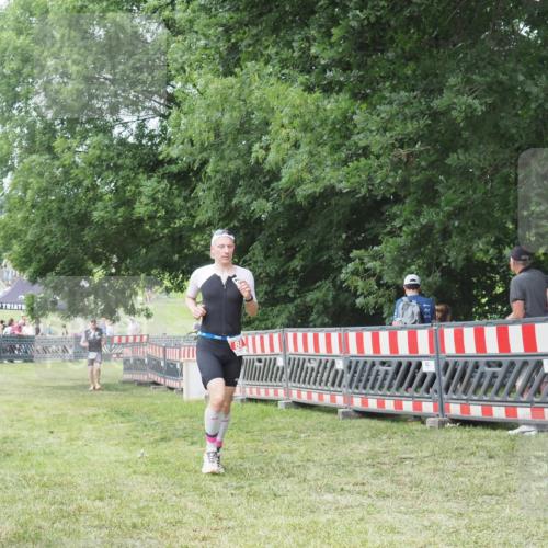 21.06.2025 - 27. Vierlanden-Triathlon KatJ http://msf.ph/oto/7995851 15.06.2025 12:48:36 Ziel  meine-sportfotos.de