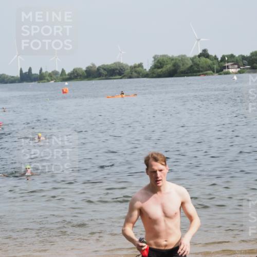 21.06.2025 - 27. Vierlanden-Triathlon MichiJ http://msf.ph/oto/7995852 15.06.2026 09:57:22 Schwimmen 293, 296, 324, 343 meine-sportfotos.de