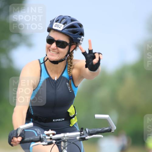 21.06.2025 - 27. Vierlanden-Triathlon H.Heesch http://msf.ph/oto/7995859 15.06.2025 12:18:33 Radfahren 781, 892 meine-sportfotos.de