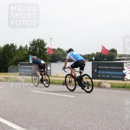 15.06.2025 - 27. Vierlanden-Triathlon H.Heesch http://msf.ph/oto/7995861 15.06.2025 11:28:37 Radfahren 925, 965 meine-sportfotos.de