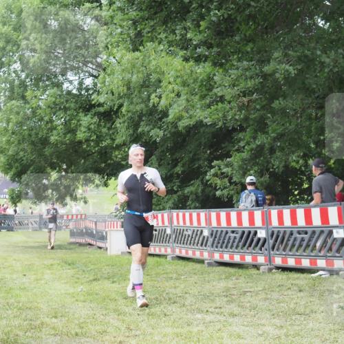 21.06.2025 - 27. Vierlanden-Triathlon KatJ http://msf.ph/oto/7995863 15.06.2025 12:48:36 Ziel  meine-sportfotos.de