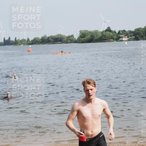 21.06.2025 - 27. Vierlanden-Triathlon MichiJ http://msf.ph/oto/7995864 15.06.2026 09:57:22 Schwimmen 293, 296, 324, 343 meine-sportfotos.de
