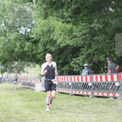 21.06.2025 - 27. Vierlanden-Triathlon KatJ http://msf.ph/oto/7995872 15.06.2025 12:48:36 Ziel  meine-sportfotos.de