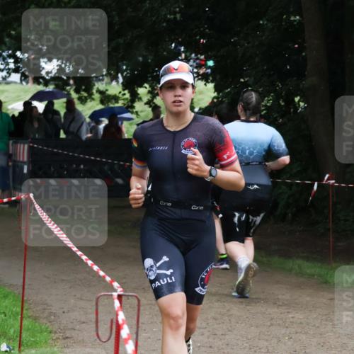 21.06.2025 - 27. Vierlanden-Triathlon Lena Gebhardt http://msf.ph/oto/7995874 15.06.2025 13:52:01 Laufen  meine-sportfotos.de
