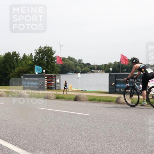 15.06.2025 - 27. Vierlanden-Triathlon H.Heesch http://msf.ph/oto/7995875 15.06.2025 11:28:38 Radfahren 925, 965, 967 meine-sportfotos.de