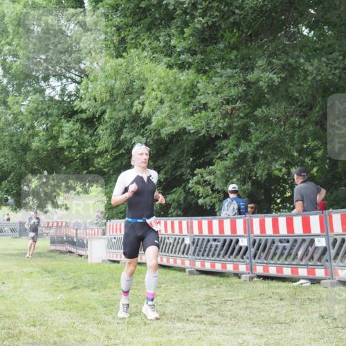 21.06.2025 - 27. Vierlanden-Triathlon KatJ http://msf.ph/oto/7995883 15.06.2025 12:48:36 Ziel  meine-sportfotos.de