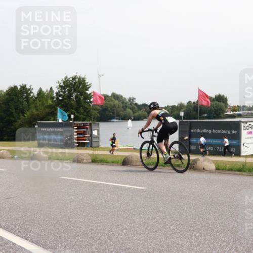 15.06.2025 - 27. Vierlanden-Triathlon H.Heesch http://msf.ph/oto/7995885 15.06.2025 11:28:39 Radfahren 925, 942, 965, 967 meine-sportfotos.de