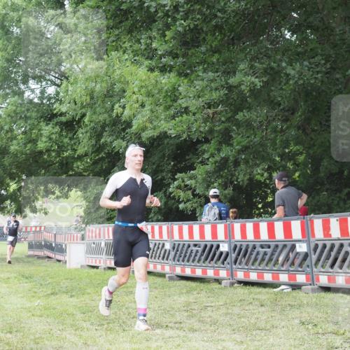 21.06.2025 - 27. Vierlanden-Triathlon KatJ http://msf.ph/oto/7995894 15.06.2025 12:48:36 Ziel  meine-sportfotos.de