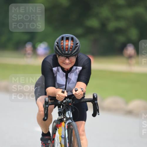 21.06.2025 - 27. Vierlanden-Triathlon H.Heesch http://msf.ph/oto/7995906 15.06.2025 12:06:18 Radfahren 639, 770, 890, 914, 919, 941 meine-sportfotos.de