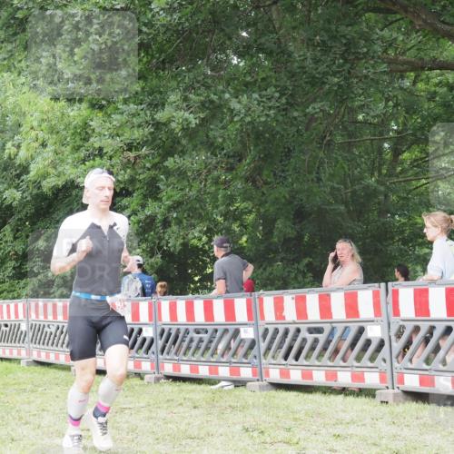 21.06.2025 - 27. Vierlanden-Triathlon KatJ http://msf.ph/oto/7995916 15.06.2025 12:48:37 Ziel  meine-sportfotos.de