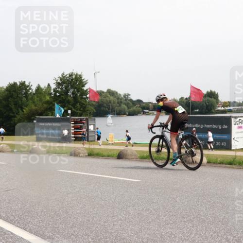 15.06.2025 - 27. Vierlanden-Triathlon H.Heesch http://msf.ph/oto/7995918 15.06.2025 11:28:48 Radfahren 661, 742, 909 meine-sportfotos.de