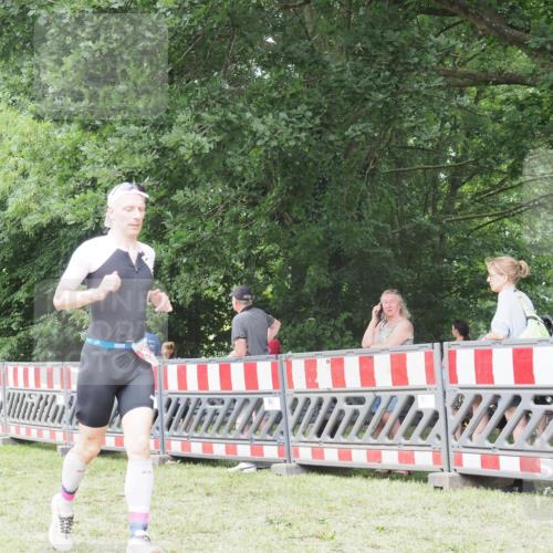 21.06.2025 - 27. Vierlanden-Triathlon KatJ http://msf.ph/oto/7995926 15.06.2025 12:48:37 Ziel  meine-sportfotos.de