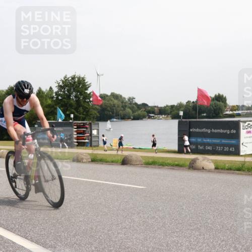 15.06.2025 - 27. Vierlanden-Triathlon H.Heesch http://msf.ph/oto/7995929 15.06.2025 11:28:49 Radfahren 72, 661, 909 meine-sportfotos.de