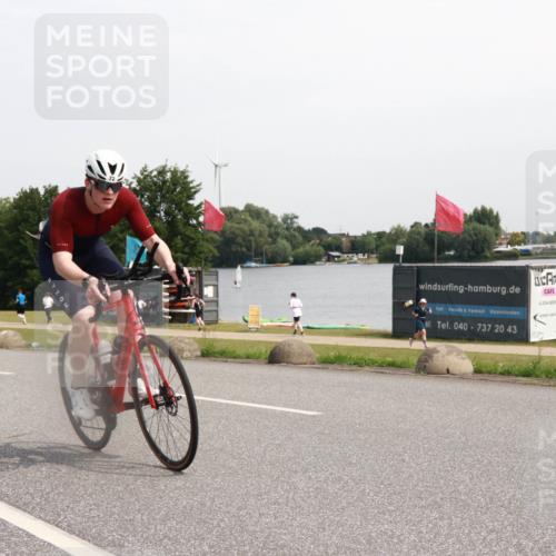 15.06.2025 - 27. Vierlanden-Triathlon H.Heesch http://msf.ph/oto/7995941 15.06.2025 11:28:52 Radfahren 72, 909 meine-sportfotos.de