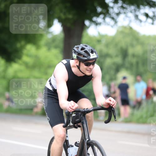 15.06.2025 - 7 Türme Triathlon Yannick Fuchs http://msf.ph/oto/7995947 15.06.2025 13:11:11 Radfahren 607, 757, 947, 984 meine-sportfotos.de