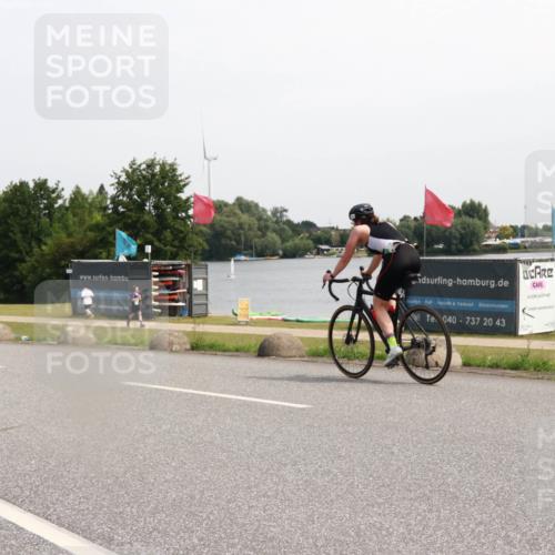 15.06.2025 - 27. Vierlanden-Triathlon H.Heesch http://msf.ph/oto/7995955 15.06.2025 11:28:58 Radfahren  meine-sportfotos.de