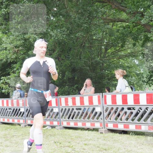 21.06.2025 - 27. Vierlanden-Triathlon KatJ http://msf.ph/oto/7995963 15.06.2025 12:48:38 Ziel  meine-sportfotos.de