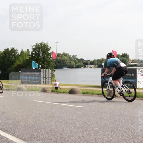 15.06.2025 - 27. Vierlanden-Triathlon H.Heesch http://msf.ph/oto/7995981 15.06.2025 09:22:34 Radfahren 43, 104 meine-sportfotos.de