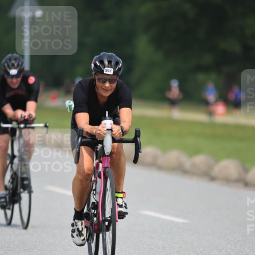 21.06.2025 - 27. Vierlanden-Triathlon H.Heesch http://msf.ph/oto/7995987 15.06.2025 12:06:26 Radfahren 712, 919, 930, 941 meine-sportfotos.de