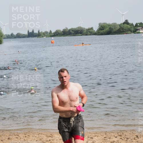 21.06.2025 - 27. Vierlanden-Triathlon MichiJ http://msf.ph/oto/7996003 15.06.2026 09:57:28 Schwimmen 293, 309, 324 meine-sportfotos.de