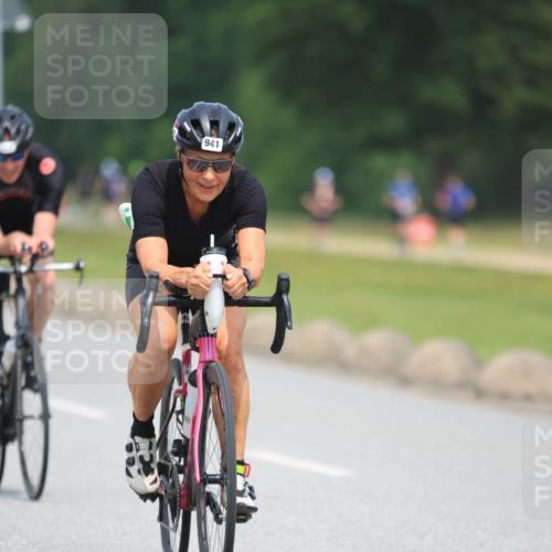 21.06.2025 - 27. Vierlanden-Triathlon H.Heesch http://msf.ph/oto/7996005 15.06.2025 12:06:26 Radfahren 712, 919, 930, 941 meine-sportfotos.de