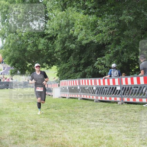 21.06.2025 - 27. Vierlanden-Triathlon KatJ http://msf.ph/oto/7996009 15.06.2025 12:49:01 Ziel 4 meine-sportfotos.de