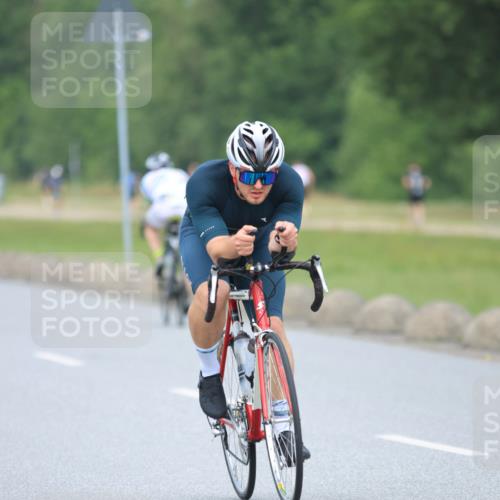 21.06.2025 - 27. Vierlanden-Triathlon H.Heesch http://msf.ph/oto/7996017 15.06.2025 12:19:03 Radfahren 636, 694, 773, 973 meine-sportfotos.de