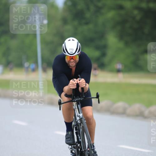 21.06.2025 - 27. Vierlanden-Triathlon H.Heesch http://msf.ph/oto/7996019 15.06.2025 12:19:05 Radfahren 636, 694, 773, 973 meine-sportfotos.de
