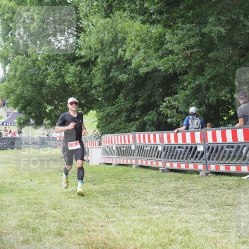 21.06.2025 - 27. Vierlanden-Triathlon KatJ http://msf.ph/oto/7996037 15.06.2025 12:49:01 Ziel 4 meine-sportfotos.de