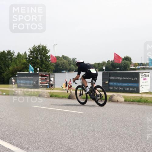 15.06.2025 - 27. Vierlanden-Triathlon H.Heesch http://msf.ph/oto/7996044 15.06.2025 11:29:16 Radfahren 247, 638, 901, 915 meine-sportfotos.de