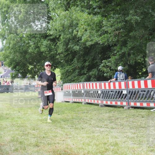 21.06.2025 - 27. Vierlanden-Triathlon KatJ http://msf.ph/oto/7996049 15.06.2025 12:49:01 Ziel 4 meine-sportfotos.de