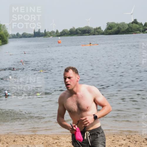21.06.2025 - 27. Vierlanden-Triathlon MichiJ http://msf.ph/oto/7996058 15.06.2026 09:57:29 Schwimmen 293, 309, 324 meine-sportfotos.de