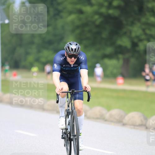 21.06.2025 - 27. Vierlanden-Triathlon H.Heesch http://msf.ph/oto/7996061 15.06.2025 12:19:33 Radfahren 637, 646, 647, 844, 855, 947, 953 meine-sportfotos.de