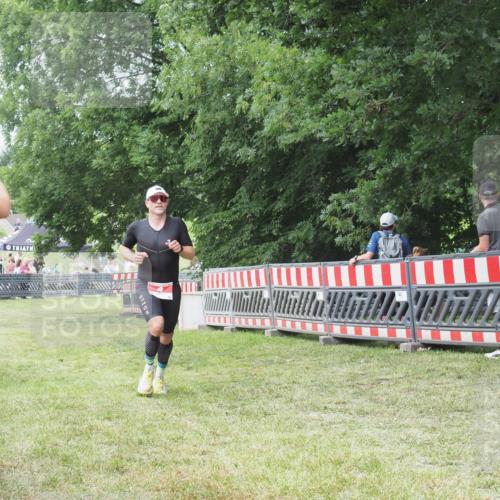 21.06.2025 - 27. Vierlanden-Triathlon KatJ http://msf.ph/oto/7996068 15.06.2025 12:49:01 Ziel 4 meine-sportfotos.de