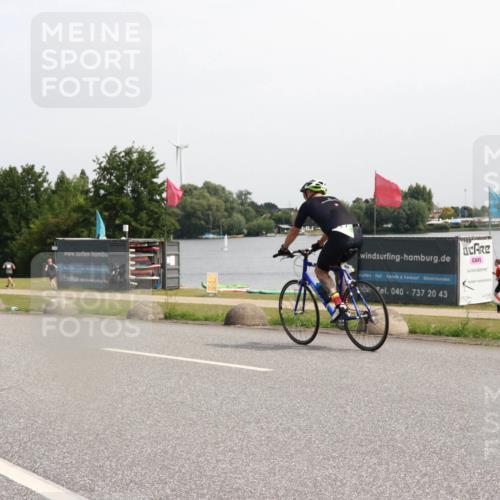 15.06.2025 - 27. Vierlanden-Triathlon H.Heesch http://msf.ph/oto/7996090 15.06.2025 11:29:20 Radfahren 638, 815, 901 meine-sportfotos.de