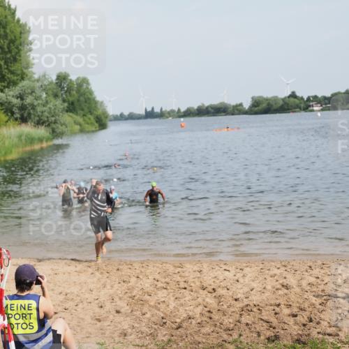 21.06.2025 - 27. Vierlanden-Triathlon MichiJ http://msf.ph/oto/7996096 15.06.2026 09:57:30 Schwimmen 293, 298, 309, 324 meine-sportfotos.de