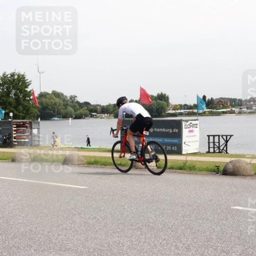 15.06.2025 - 27. Vierlanden-Triathlon H.Heesch http://msf.ph/oto/7996110 15.06.2025 11:29:30 Radfahren 880 meine-sportfotos.de