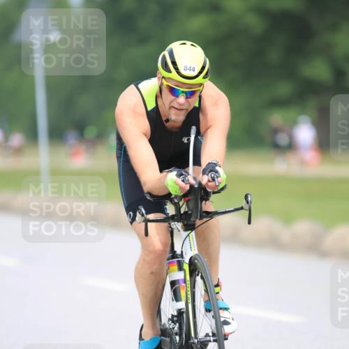 21.06.2025 - 27. Vierlanden-Triathlon H.Heesch http://msf.ph/oto/7996120 15.06.2025 12:19:39 Radfahren 646, 647, 678, 844, 855, 953 meine-sportfotos.de