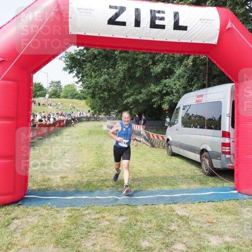 21.06.2025 - 27. Vierlanden-Triathlon MichiJ http://msf.ph/oto/7996129 15.06.2026 11:19:40 Ziel 467 meine-sportfotos.de