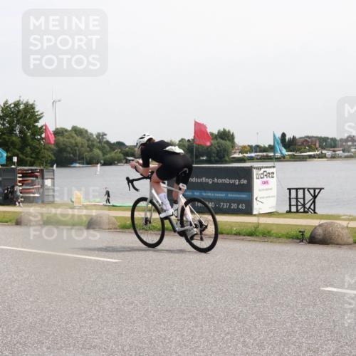 15.06.2025 - 27. Vierlanden-Triathlon H.Heesch http://msf.ph/oto/7996135 15.06.2025 11:29:31 Radfahren 878, 880 meine-sportfotos.de