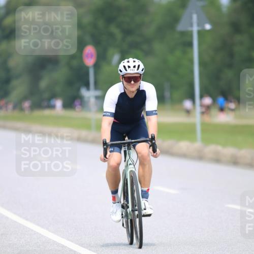 21.06.2025 - 27. Vierlanden-Triathlon H.Heesch http://msf.ph/oto/7996142 15.06.2025 12:19:46 Radfahren 678, 743, 903 meine-sportfotos.de