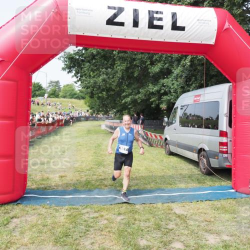 21.06.2025 - 27. Vierlanden-Triathlon MichiJ http://msf.ph/oto/7996143 15.06.2026 11:19:40 Ziel 467 meine-sportfotos.de