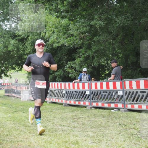 21.06.2025 - 27. Vierlanden-Triathlon KatJ http://msf.ph/oto/7996149 15.06.2025 12:49:02 Ziel 4 meine-sportfotos.de