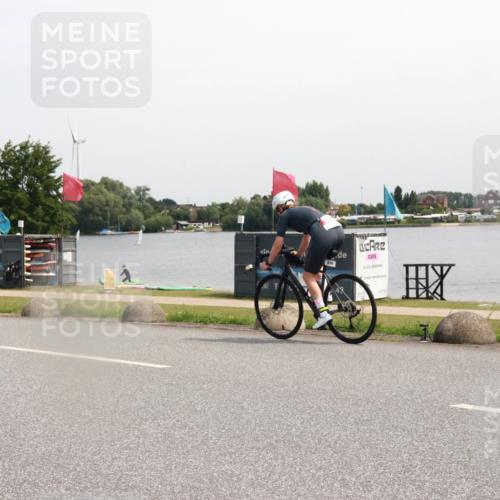 15.06.2025 - 27. Vierlanden-Triathlon H.Heesch http://msf.ph/oto/7996162 15.06.2025 11:29:33 Radfahren 218, 695, 878, 880 meine-sportfotos.de