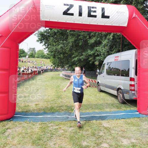 21.06.2025 - 27. Vierlanden-Triathlon MichiJ http://msf.ph/oto/7996176 15.06.2026 11:19:41 Ziel 467 meine-sportfotos.de